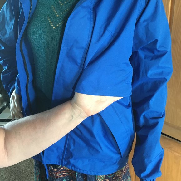 USED CABELA'S BLUE ZIPPERED WINDBREAKER SIZE SMALL - Picture 5 of 9